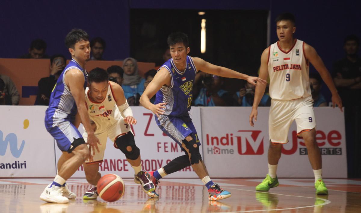 Pelita Jaya takluk dari Prawira Bandung 65-74 pada game 1 babak final IBL 2023 di Hall A Basket GBK, Kamis (20/07/23).