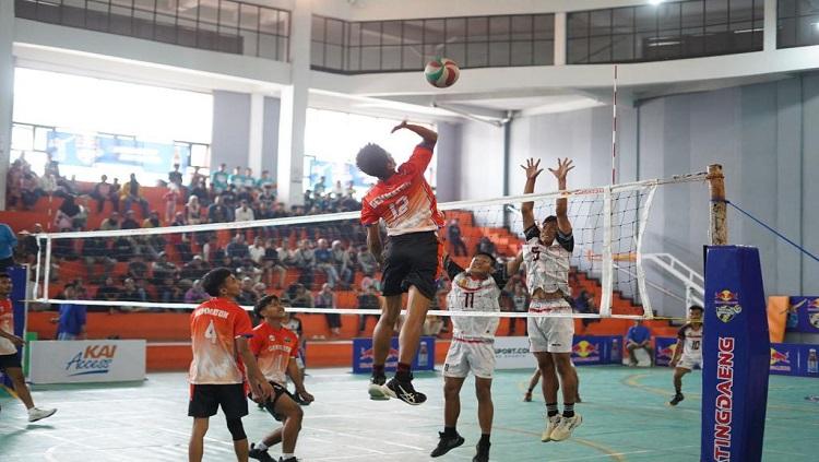 Turnamen bola voli se-Jawa Barat, Kratingdaeng Volleyball Gubernur Cup 2023 berlanjut ke seri ketiga yang berlangsung di Kota Sukabumi mulai 22-23 Juli 2023. - INDOSPORT