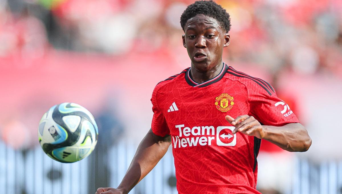 Gelandang muda Manchester United, Kobbie Mainoo, di laga pramusim kontra Arsenal (23/07/23). (Foto: Reuters/Vincent Carchietta-USA TODAY Sports)