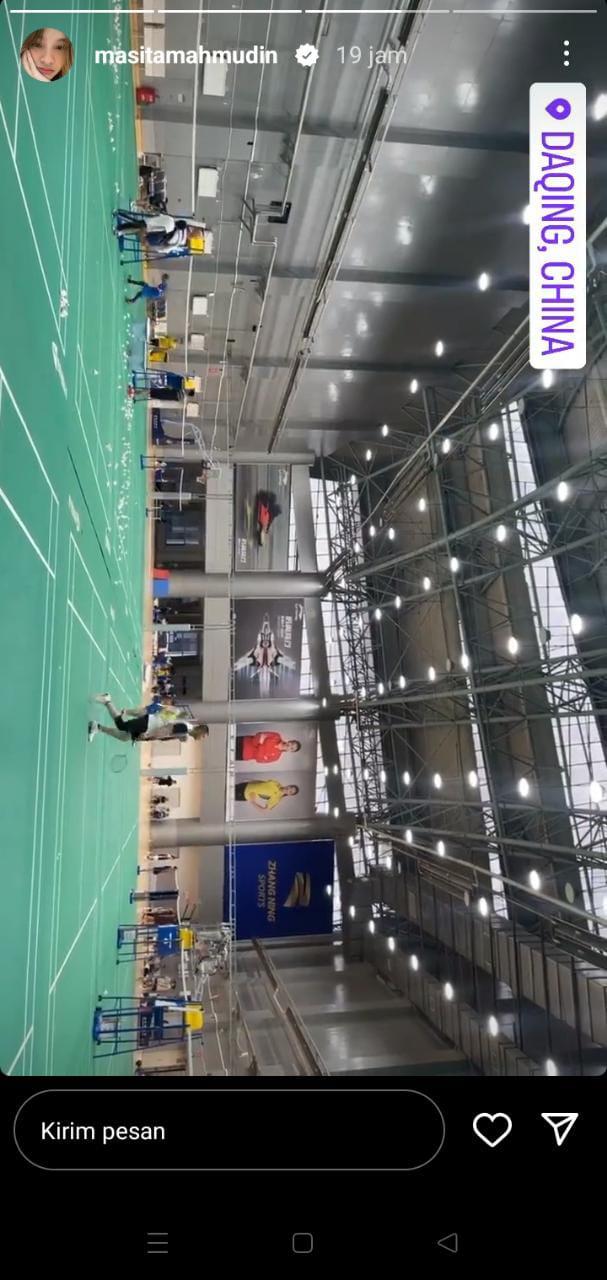Eks pebulutangkis pelatnas PBSI, Masita Mahmudin, kepergok berlatih di China. Copyright: instagram story @masitamahmudin