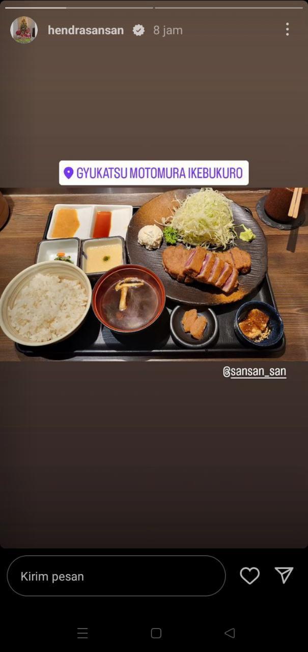 Hendra Setiawan pamer makanan enak ke istri jelang Japan Open 2023. Copyright: instagram story @hendrasansan
