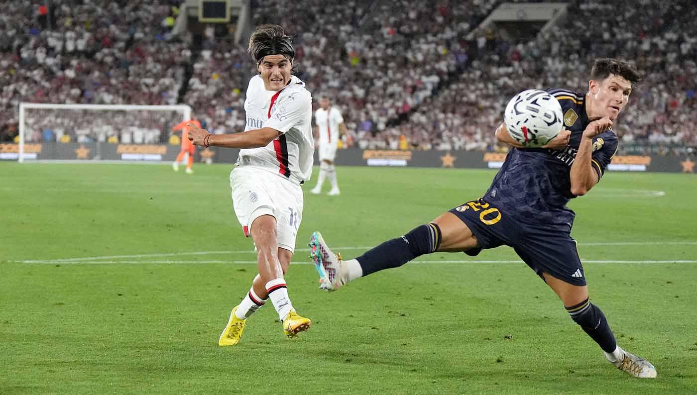 Pemain anyar AC Milan, Luka Romero mencetak gol di ajang pramusim melawan Real Madrid di Rose Bowl, Amerika Serikat, Senin (24/07/23). (Foto: REUTERS/Kirby Lee)