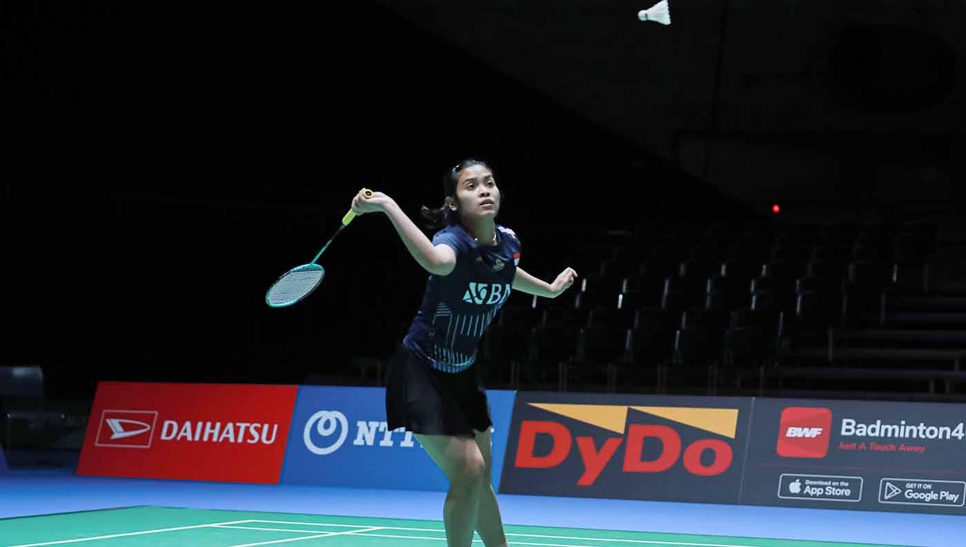 Tunggal putri Indonesia, Gregoria Mariska Tunjung, meminta traktik wakil China, He Bingjiao usai pertandingan semifinal Japan Open 2023.(Foto: PBSI) - INDOSPORT