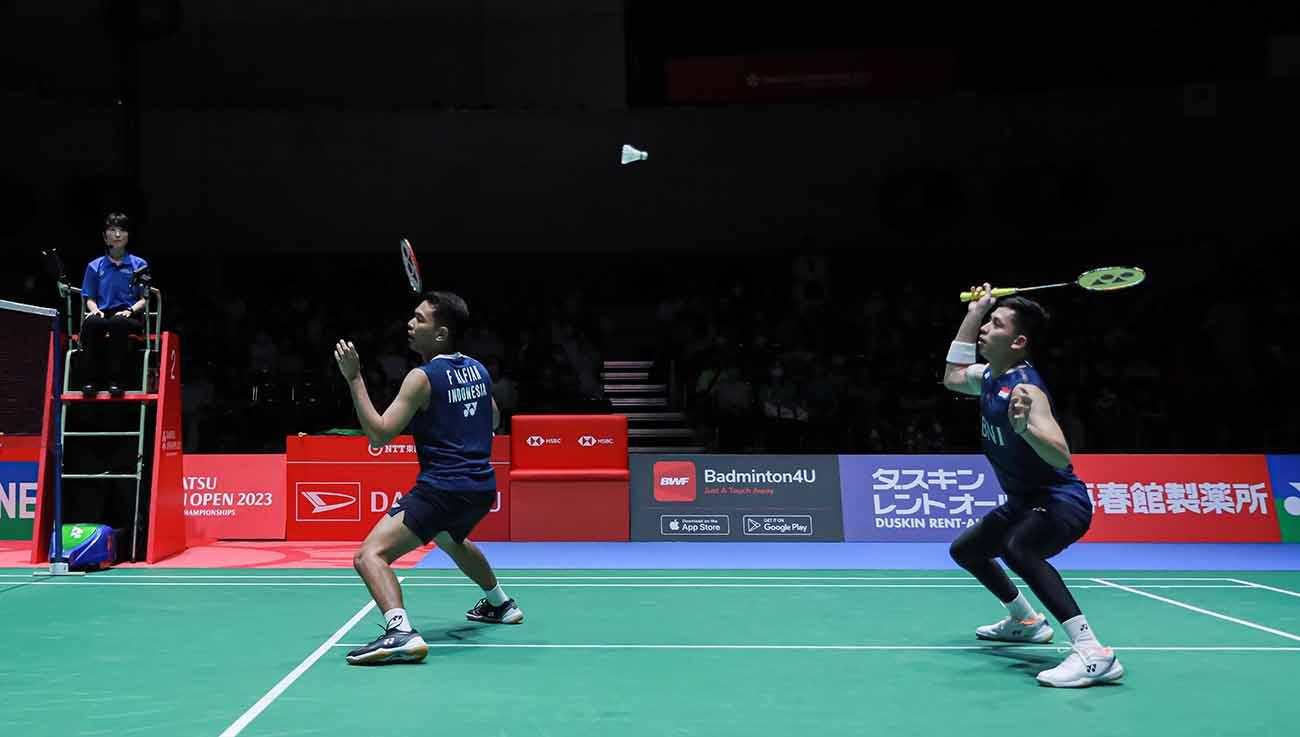 Pemain bulutangkis ganda putra Indonesia, Fajar Alfian, cari solusi usai ditendang wakil Denmark dari China Open 2023 di Changzhou, Selasa (05/09/23). (Foto: PBSI)