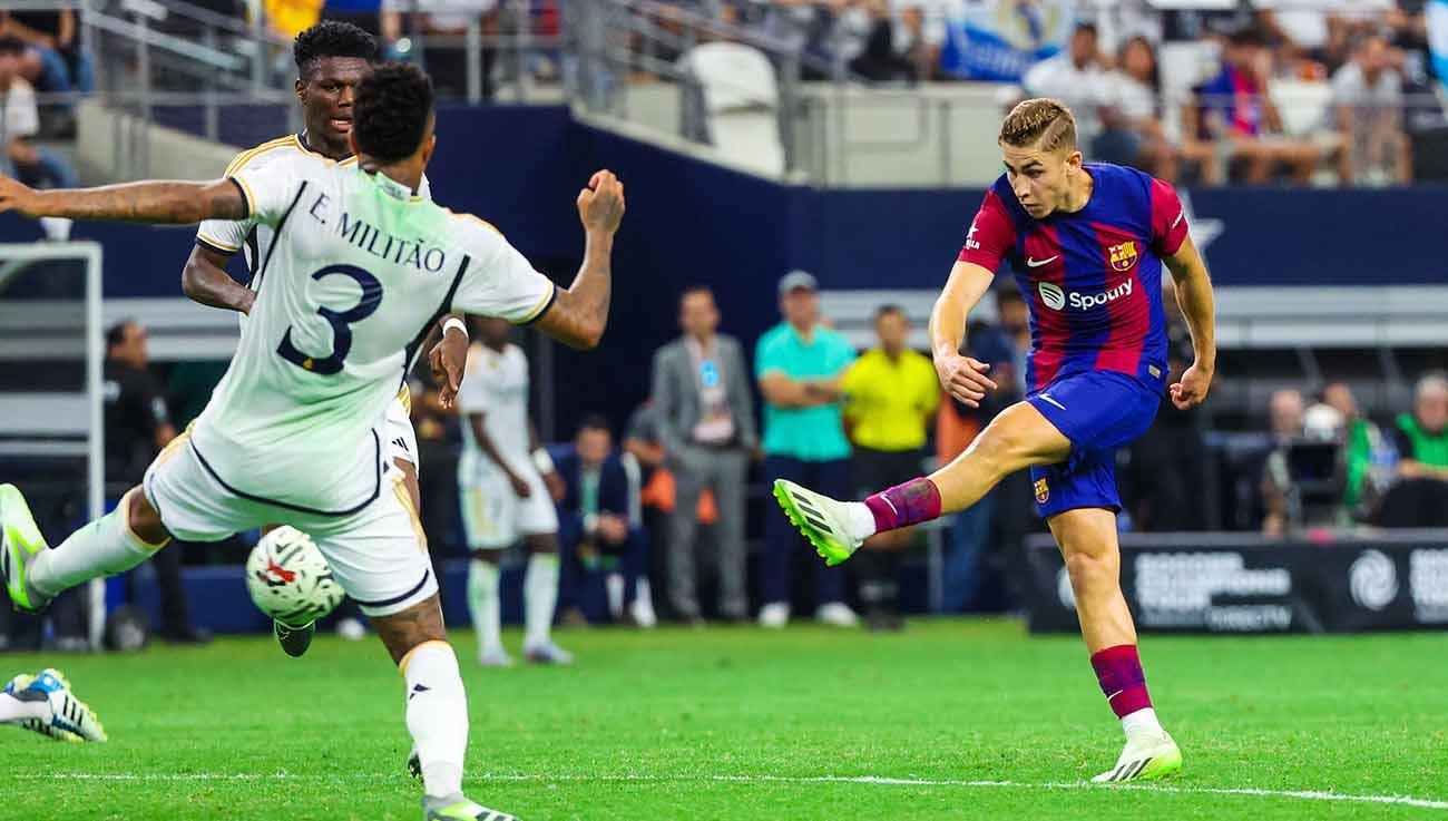 Gelandang Barcelona, Fermin Lopez Martin mencetak gol pada babak kedua melawan Real Madrid di Stadion AT&T. (Foto: REUTERS/Kevin Jairaj) - INDOSPORT