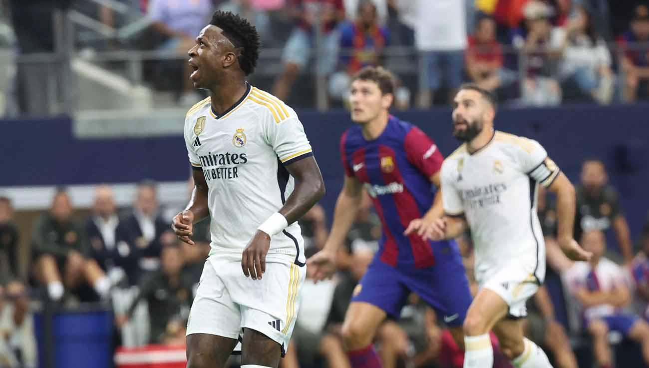 Penyerang Real Madrid Vinicius Junior gagal mengeksekusi tendangan penalti pada babak pertama melawan Barcelona di Stadion AT&T. (Foto: REUTERS/Kevin Jairaj) - INDOSPORT