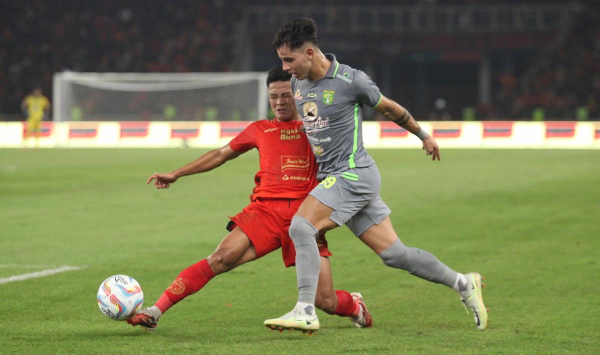 Bek kanan Persija Jakarta, Rio Fahmi menegaskan siap bersaing dengan pemain asing, Oliver Bias memperebutkan posisi di starting XI sepanjang Liga 1 2023/2024.