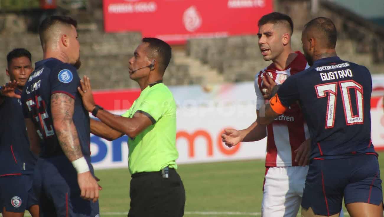 Pertandingan antara Persis Solo vs Arema FC di laga Liga 1, Minggu (30/07/23). (Foto: Nofik Lukman Hakim/INDOSPORT)