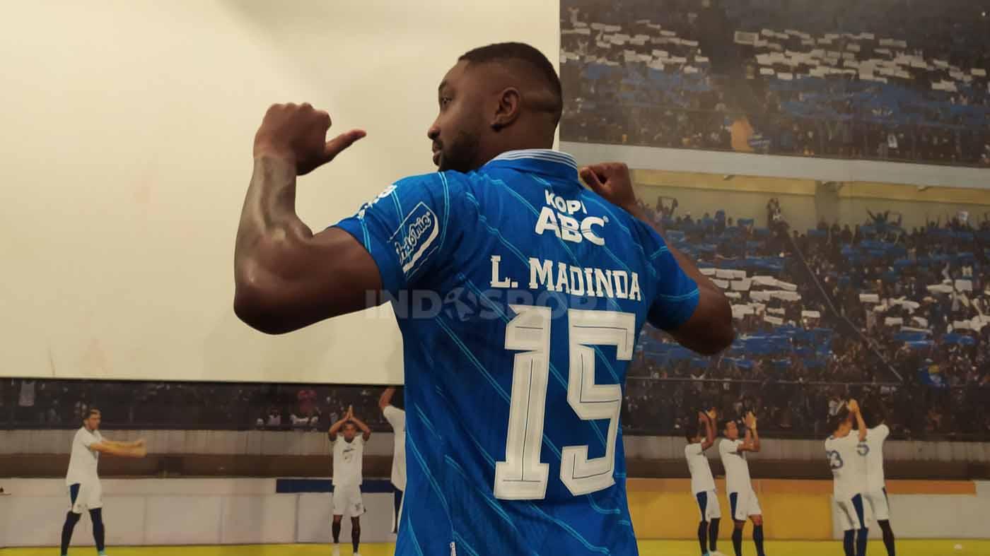 Nomor punggung 15 di Persib Bandung, sebelum digunakan oleh Levy Clement Madinda, sempat digunakan oleh beberapa mantan pemain Timnas Indonesia.