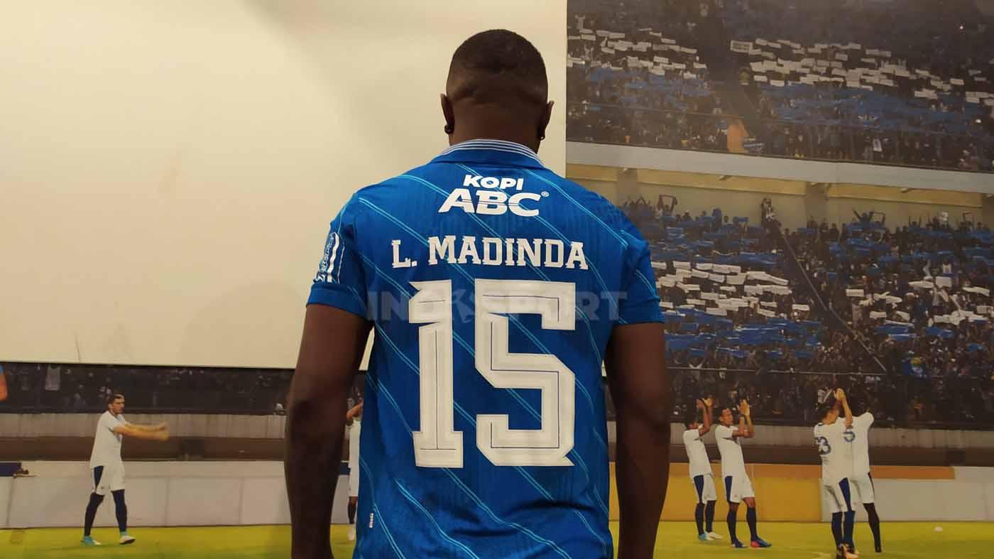 Pemain anyar Persib Bandung, Levy Clement Madinda, saat dikenalkan manajemen di Graha Persib, Jalan Sulanjana, Kota Bandung, Senin (31/07/23).