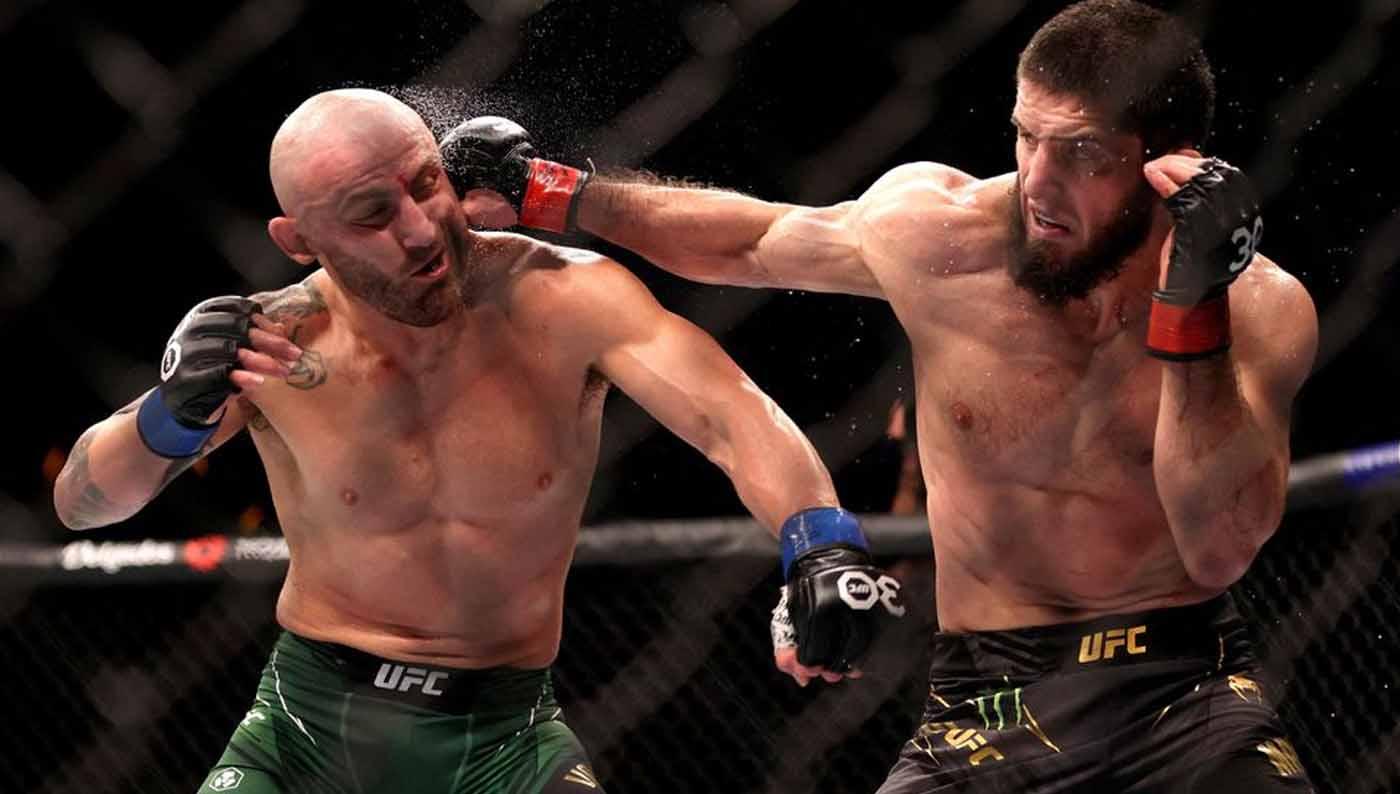 Jadwal UFC 294 akhir pekan ini, di mana ada perebutan gelar juara antara Islam Makhachev vs Alexander Volkanovski. Foto: AAP Image via REUTERS.