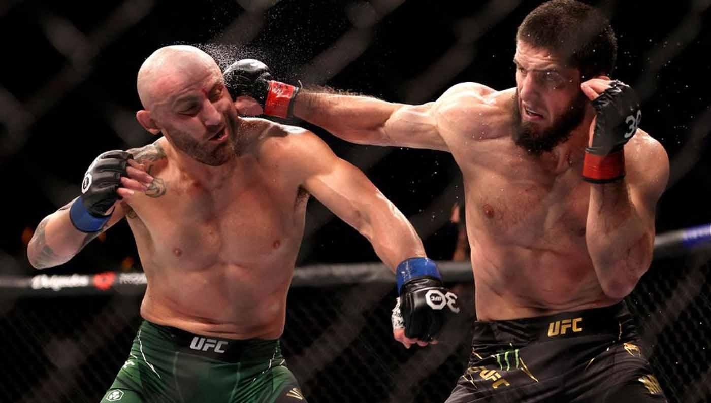 Jadwal UFC 294 akhir pekan ini, di mana ada perebutan gelar juara antara Islam Makhachev vs Alexander Volkanovski. Foto: AAP Image via REUTERS. - INDOSPORT