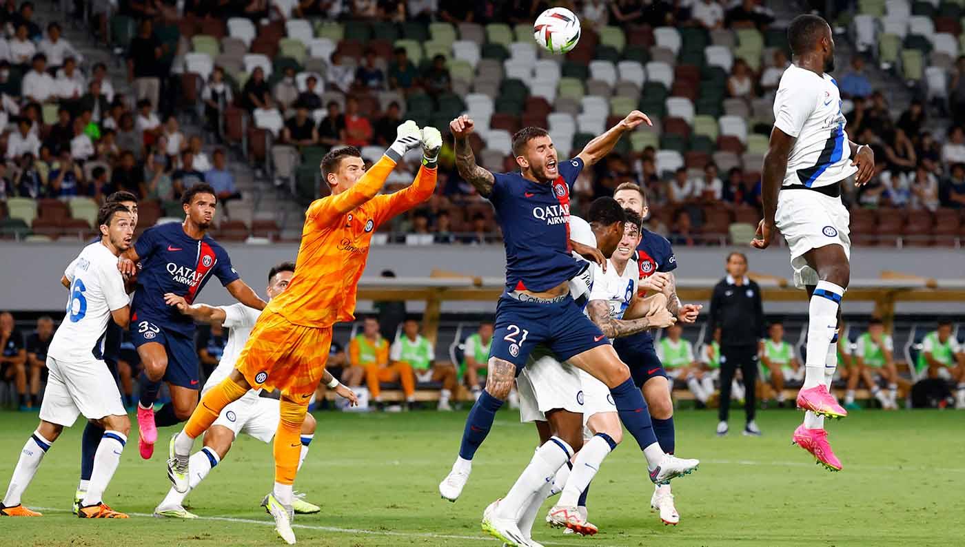 Penyelamatan kiper Inter, Filip Stankovic gagal dimanfaatkan pemain Paris Saint-Germain, Lucas Hernandez pada laga persahabatan di Stadion Nasional Jepang, Tokyo, Jepang, Selasa (01/08/23). (Foto: REUTERS/Kim Kyung-Hoon)