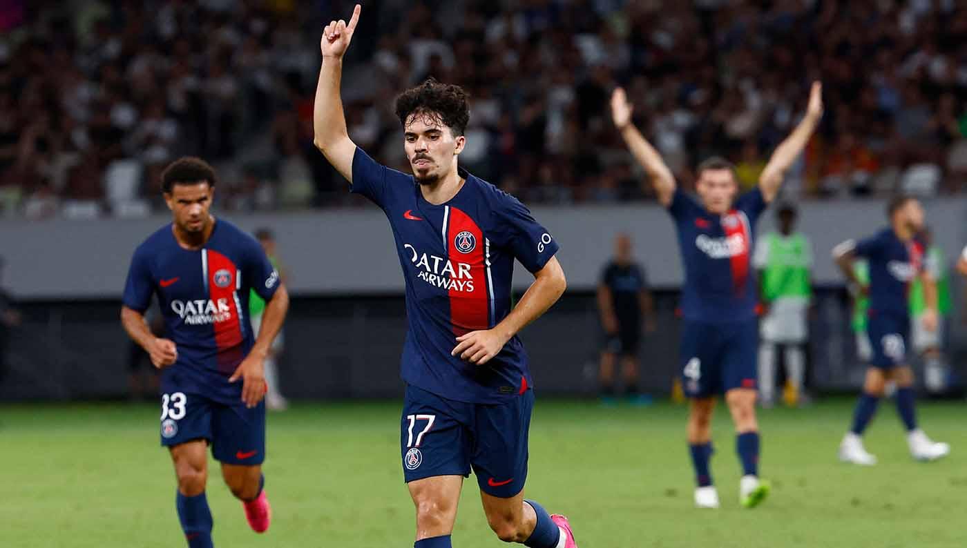 Selebrasi pemain Paris Saint-Germain, Vitinha usai mencetak gol ke gawang Inter pada laga persahabatan di Stadion Nasional Jepang, Tokyo, Jepang, Selasa (01/08/23). (Foto: REUTERS/Kim Kyung-Hoon)