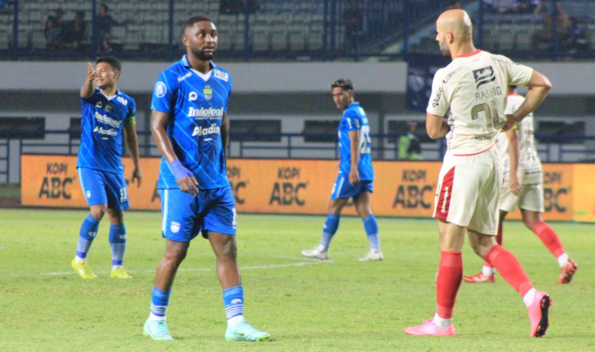Pemain anyar Persib, Levy Clement Madinda melakukan debutnya pada laga pekan keenam Liga 1 2023/2024 melawan Bali United di stadion GBLA, Kamis (03/08/23).