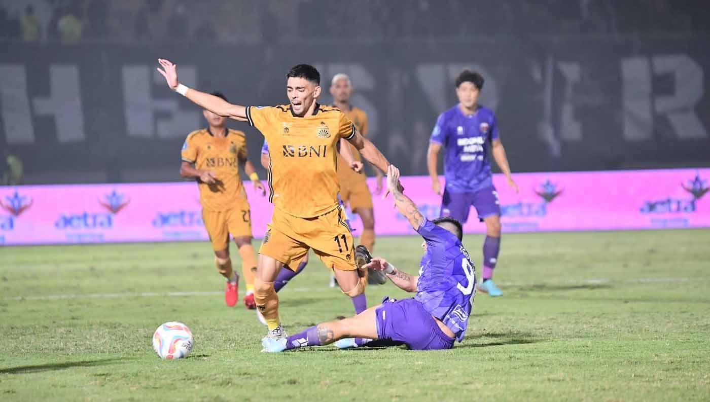 Winger Bhayangkara FC, Dylan de Bruycker saat lawan Persita Tangerang pada laga Liga 1 di Stadion Indomilk Arena (Tangerang), Kamis (03/08/23). (Foto: Budi Wahyudin) - INDOSPORT