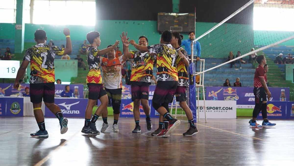 Hari pertama Kratingdaeng Volleyball Gubernur Cup 2023 regional Cirebon. (Foto: Kratingdaeng Indonesia)