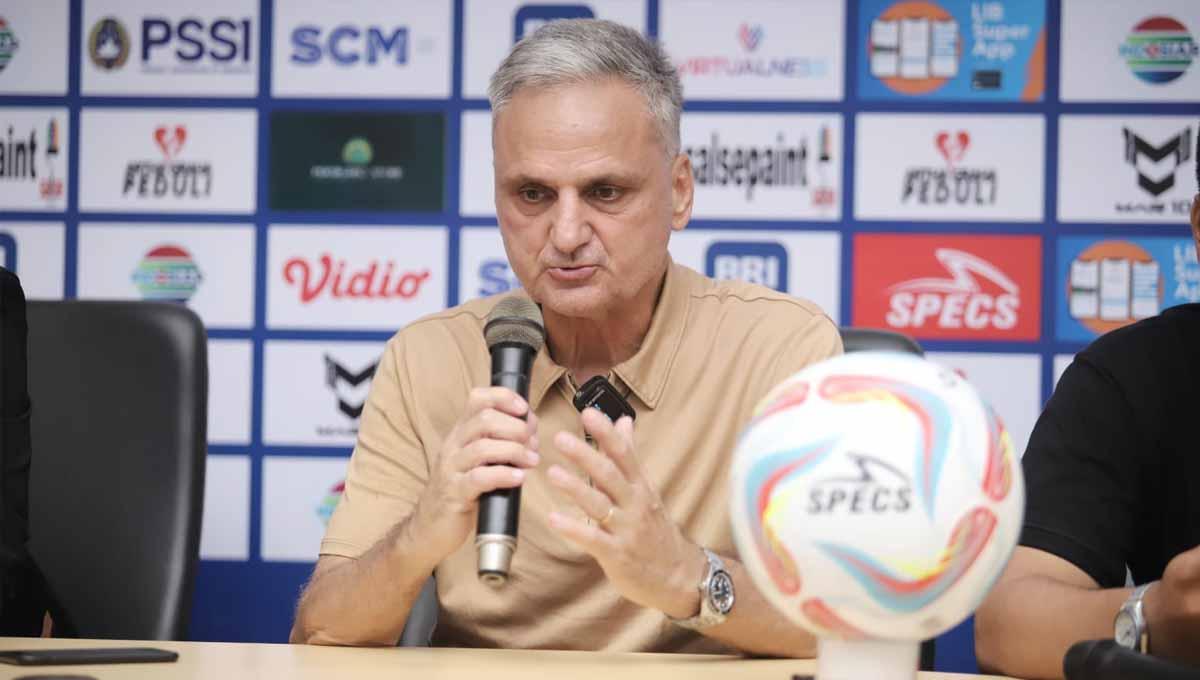 Pelatih PSS Sleman, Marian Mihail saat konfrensi pers usai pertandingan melawan Persikabo pada pekan ketujuh laga Liga 1 di Stadion Wibawa Mukti (Cikarang), Selasa (08/08/23). (Foto: MO PSS Sleman)
