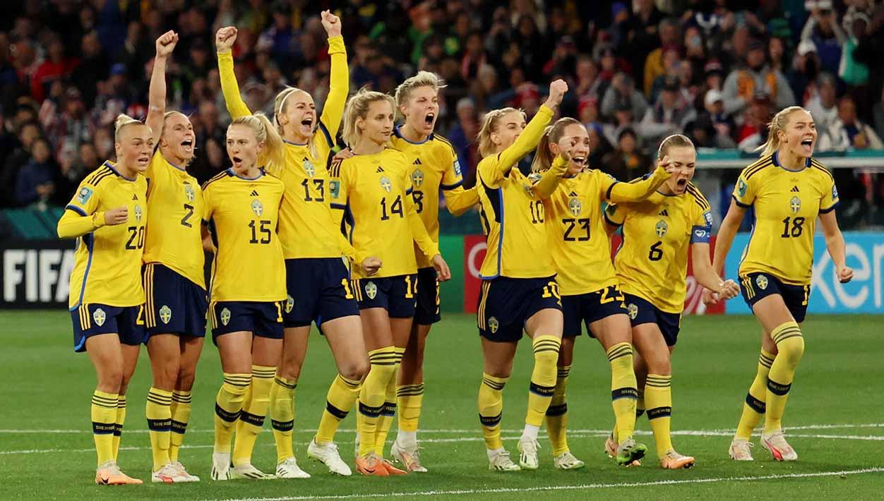 Selebrasi pemain Swedia usai memenangkan pertandingan melawan Amerika Serikat dengan adu penalti di Piala Dunia Wanita 2023. (Foto: REUTERS/Asanka Brendon Ratnayake)