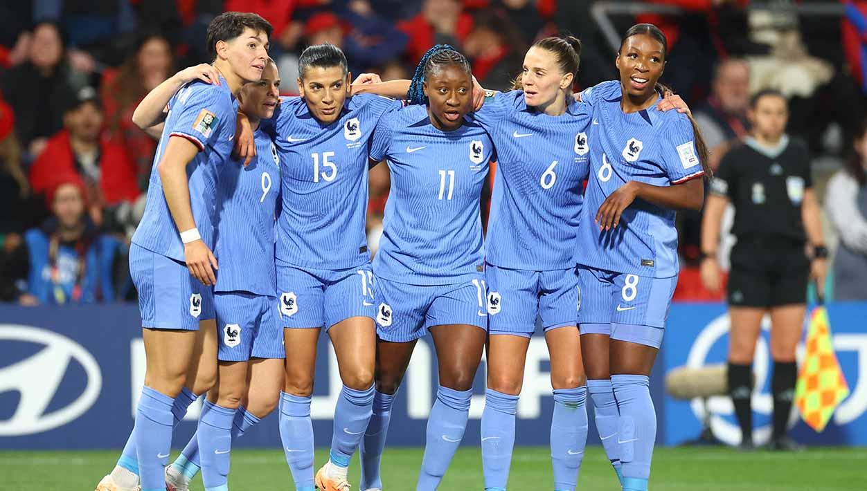 Selebrasi pemain Prancis, Kadidiatou Diani bersama rekan setim Kenza Dali, Sandie Toletti, Grace Geyoro, Elisa De Almeida dan Eugenie Le Sommer usai mencetak gol ke gawang Maroko di Piala Dunia Wanita 2023. (Foto: REUTERS/Carl Recine)