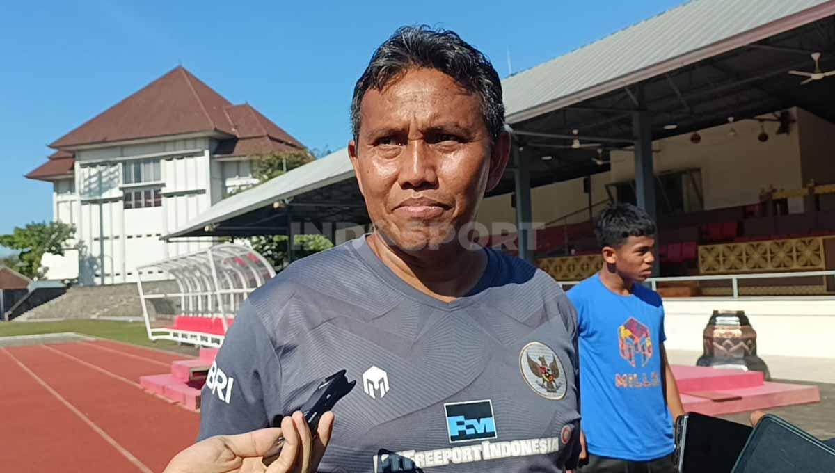 Pelatih Timnas U-17, Bima Sakti. (Foto: Fitra Herdian/INDOSPORT)