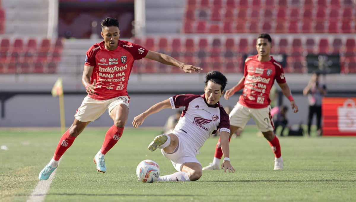 Aksi bek Bali United, I Made Andhika Wijaya. (Foto: MO Bali United)