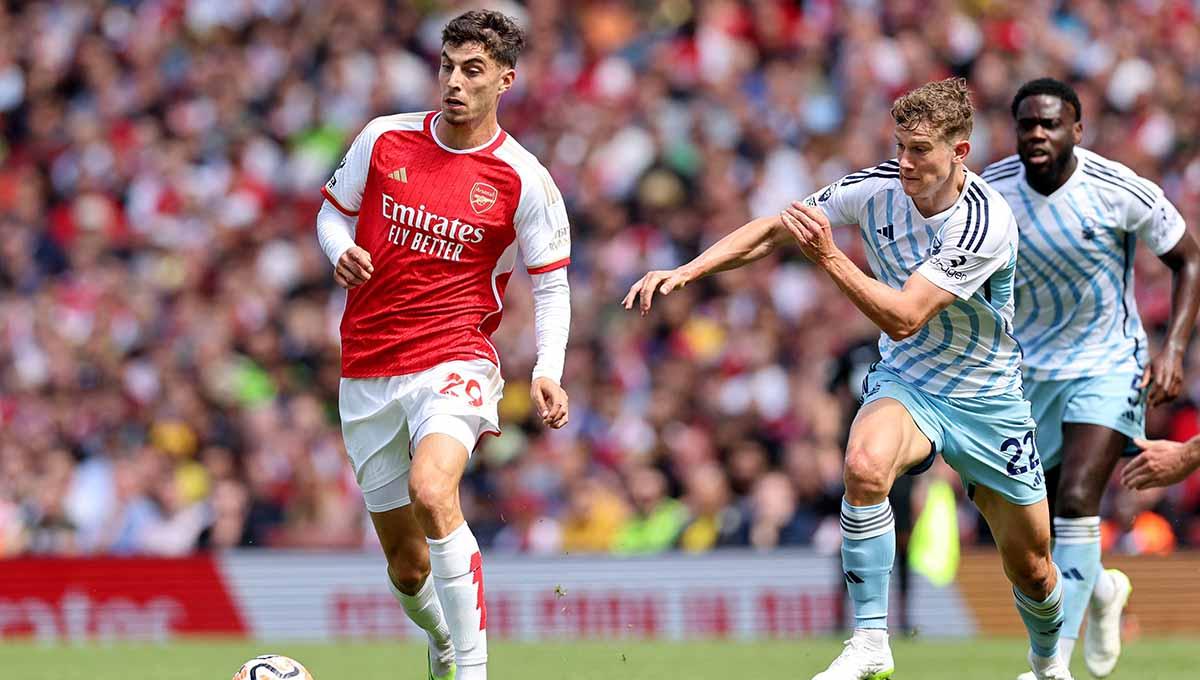 Pemain Arsenal, Kai Havertz saat membawa bola dan melepas dari kawalan pemain Nottingham Forest di Liga Inggris.