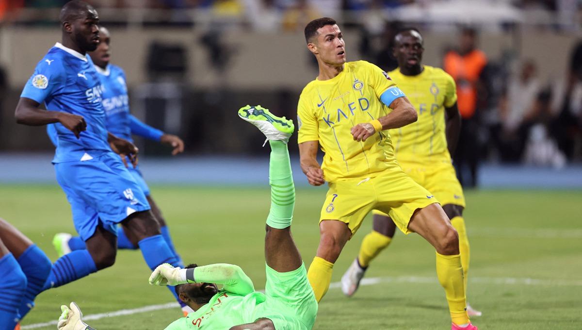 Momen Cristiano Ronaldo saat mencetak gol di final Arab Club Champions Cup antara Al Hilal vs Al Nassr.