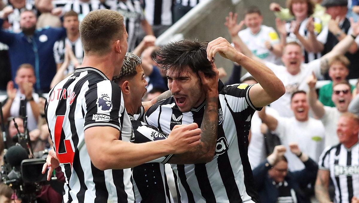 Sandro Tonali, pemain klub Liga Inggris (Premier League), Newcastle United, berpotensi terkena sanksi larangan bermain hampir 2 tahun akibat terlibat judi.