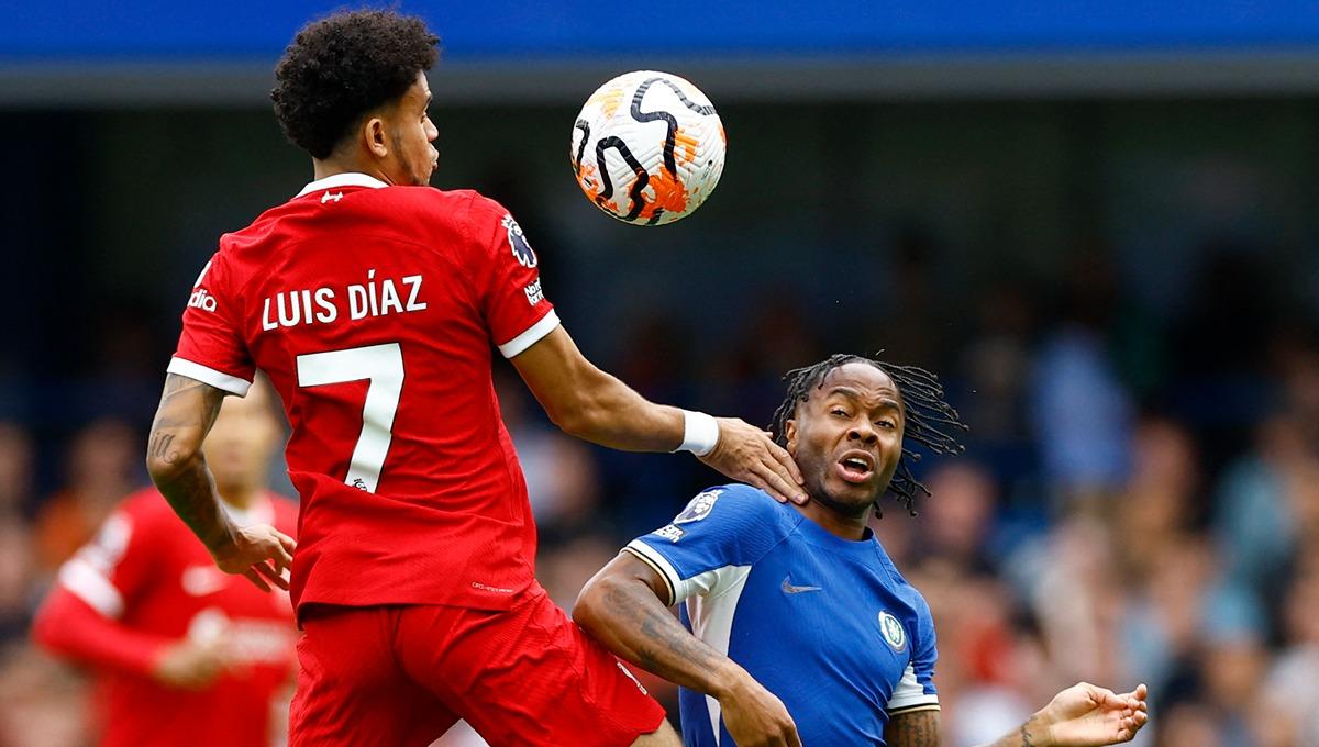 Duel Luis Diaz dengan Raheem Sterling di laga Liga Inggris antara Chelsea vs Liverpool, Minggu (13/08/23) malam WIB.