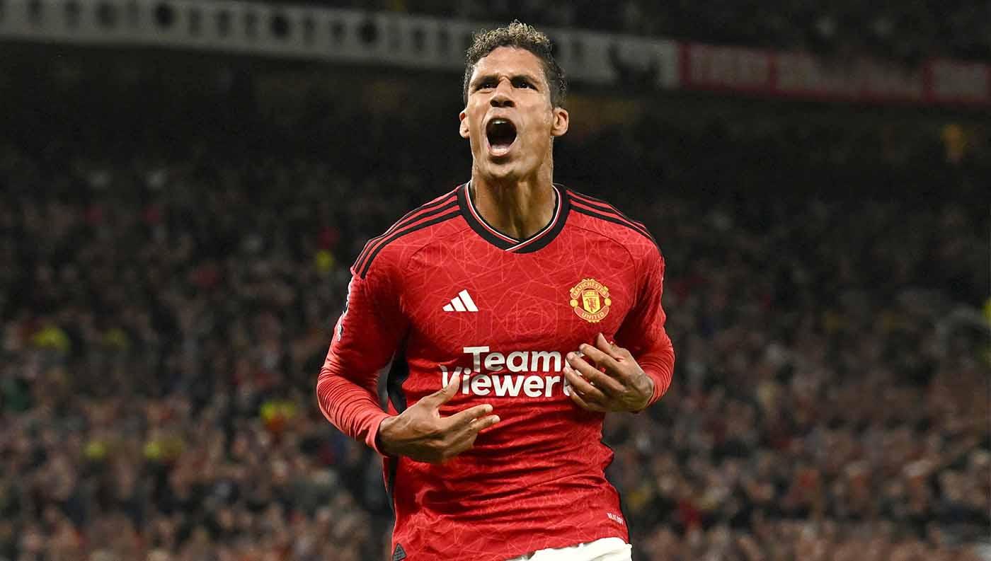 Bayern Munchen dikabarkan menjadikan bek Manchester United, Raphael Varane, sebagai target potensial untuk bursa transfer musim dingin 2024 mendatang. (Foto: REUTERS/Dylan Martinez)