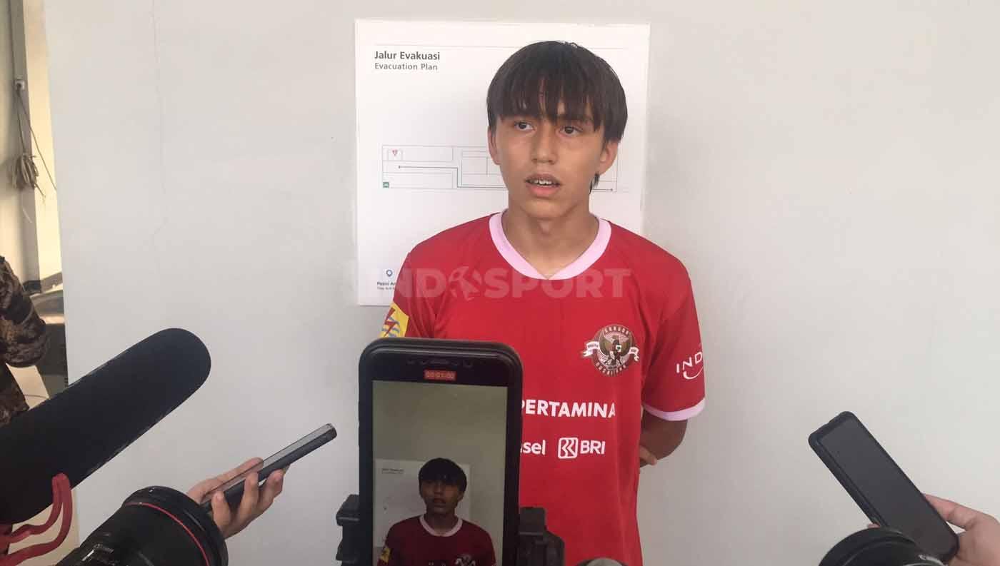 Anak sulung Darius Sinathrya dan Donna Agnesia, Lionel Nathan Sinathrya saat menjalani seleksi Timnas Indonesia U-17. - INDOSPORT