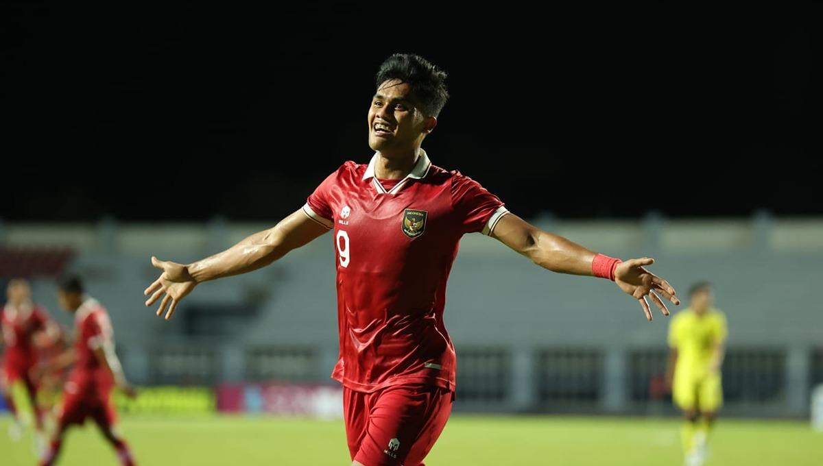 Striker Timnas Indonesia, Ramadhan Sananta merayakan gol ke gawang Malaysia di Piala AFF U-23 2023. - INDOSPORT