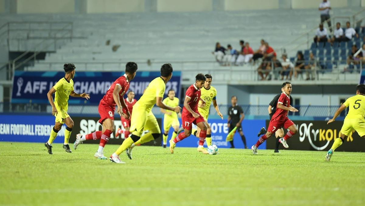 Pertandingan perdana Grup B Piala AFF U-23 antara Malaysia vs Timnas Indonesia U-23, Jumat (18/08/23) malam WIB. - INDOSPORT