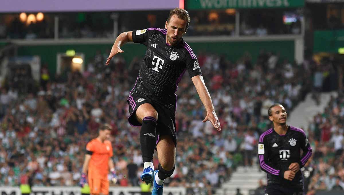 Selebrasi striker baru Bayern Munchen, Harry Kane, usai cetak gol ke gawang Werder Bremen.