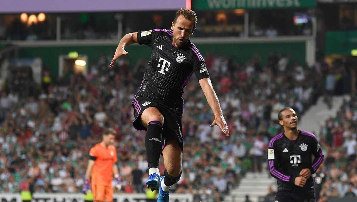 Selebrasi striker baru Bayern Munchen, Harry Kane, usai cetak gol ke gawang Werder Bremen. - INDOSPORT