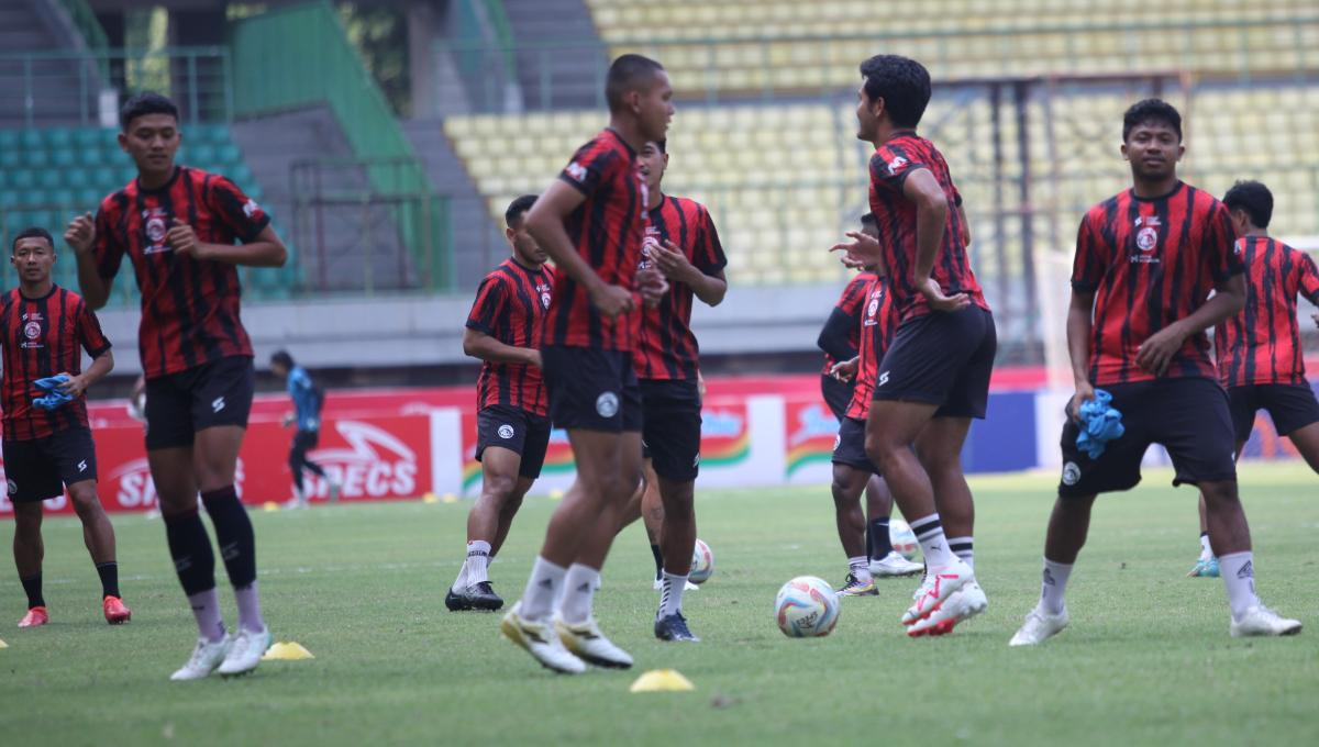 Para pemain Arema FC saat menggelar official training jelang Liga 1 pekan kesembilan menghadapi Persija Jakarta di stadion Patriot, Sabtu (19/08/23).