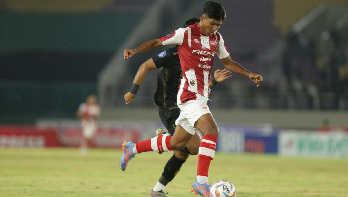 Striker Persis Solo, Arkhan Kaka menjalani debut di Liga 1 2023/2024 di usia 15 tahun 11 bulan melawan Bali United di stadion Manahan, Sabtu (19/08/23).