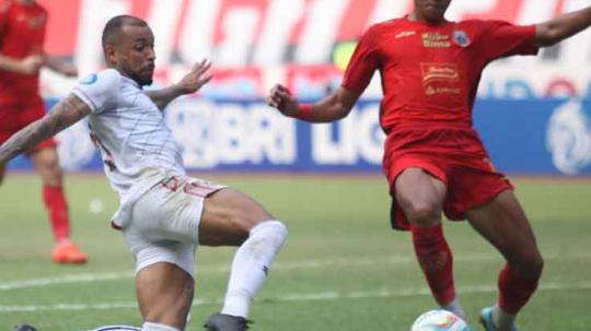 Situasi laga Persija Jakarta vs Arema FC dalam lanjutan Liga 1 2023/2024.