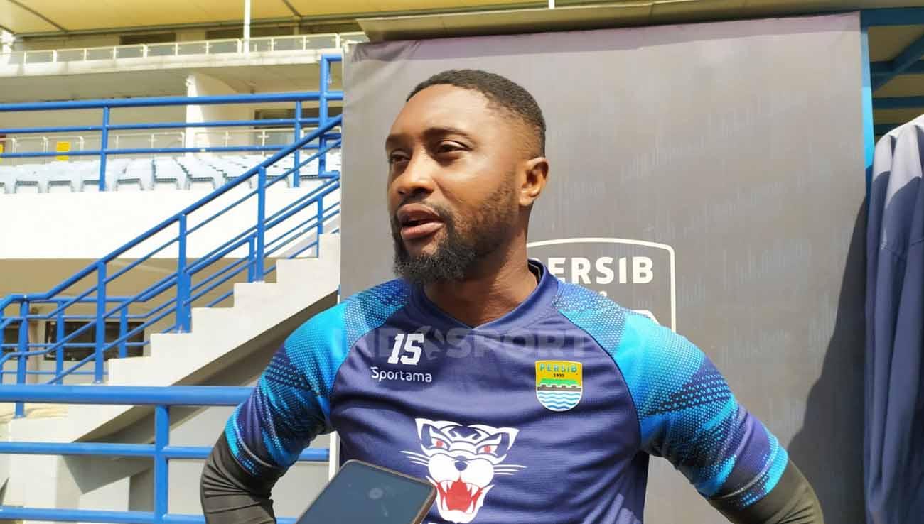 Gelandang asing Persib Bandung, Levy Madinda akan habis kontrak pada paruh musim Liga 1 2023/24.