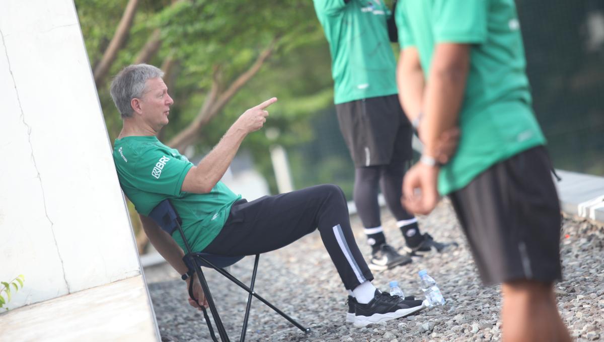 Dirtek PSSI, Frank Wormuth hadir untuk memantau latihan Timnas U-17 sebagai persiapan uji coba menghadapi Korea Selatan U-17 di Lapangan A Senayan, Sabtu (26/08/23).