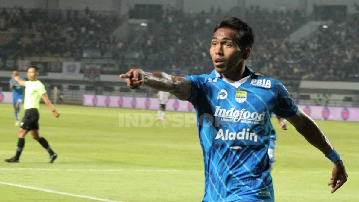 Persib Bandung, memberikan penjelasan mengenai pelepasan Frets Butuan. Foto: Arif Rahman/INDOSPORT.