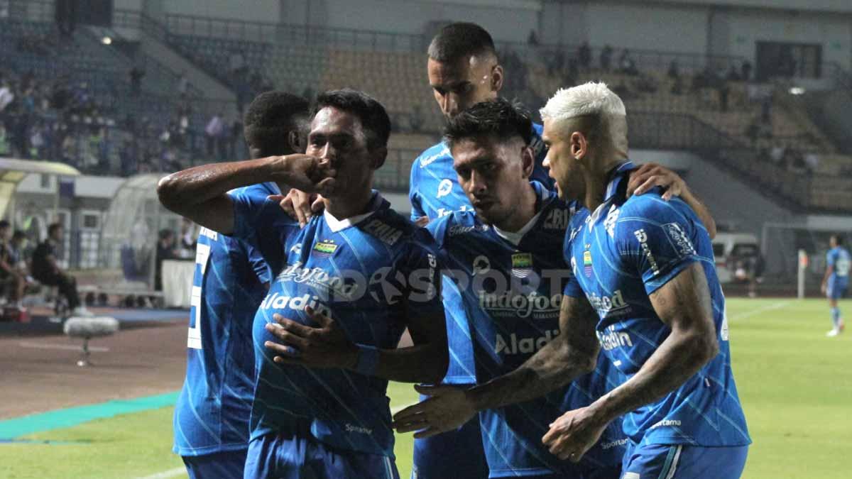 Selebrasi pemain Persib, Frets Butuan usai mencetal gol ke gawang RANS pada pekan ke-10 kompetisi Liga 1 2023-2024 di Stadion Gelora Bandung Lautan Api (GBLA), Kota Bandung, Sabtu (26/08/23).