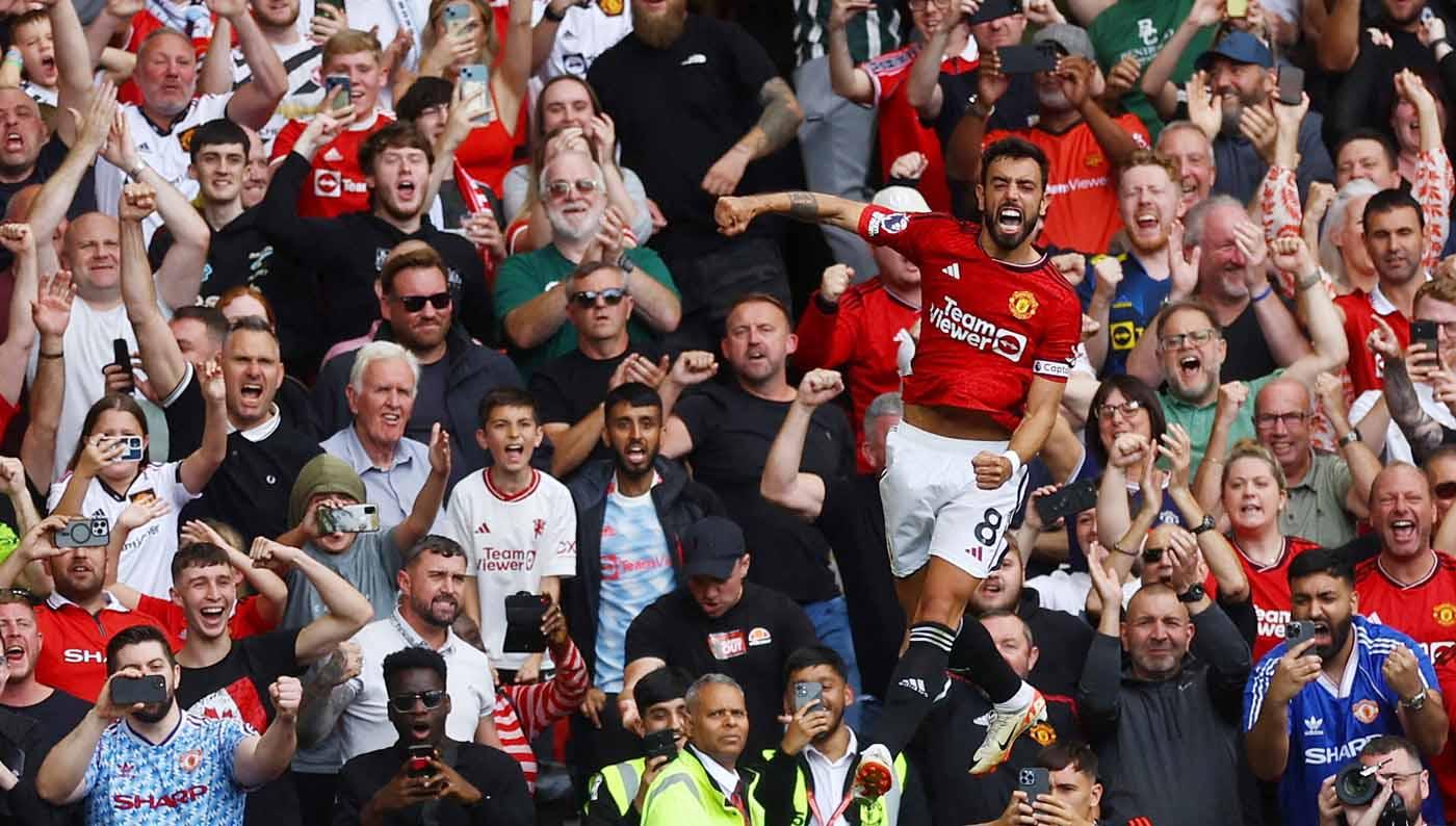 Selebrasi pemain Manchester United, Bruno Fernandes usai mencetak gol ke gawang Nottingham Forest melalui tendangan bebas pada laga Liga Inggris. (Foto: REUTERS/Lee Smith)
