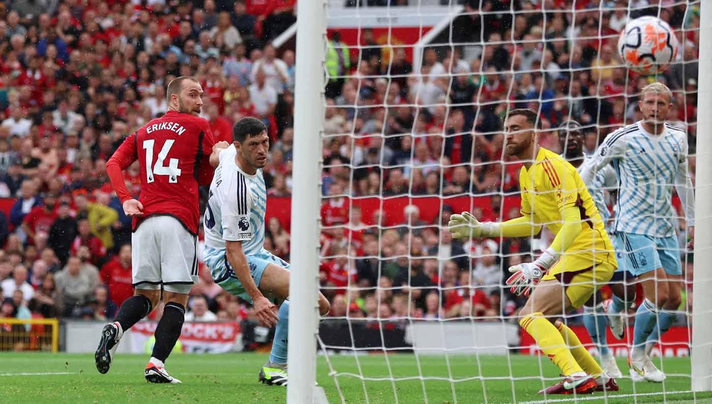 Pemain Manchester United, Christian Eriksen mencetak gol pertama ke gawang Nottingham Forest pada laga Liga Inggris. (Foto: Reuters/Lee Smith)