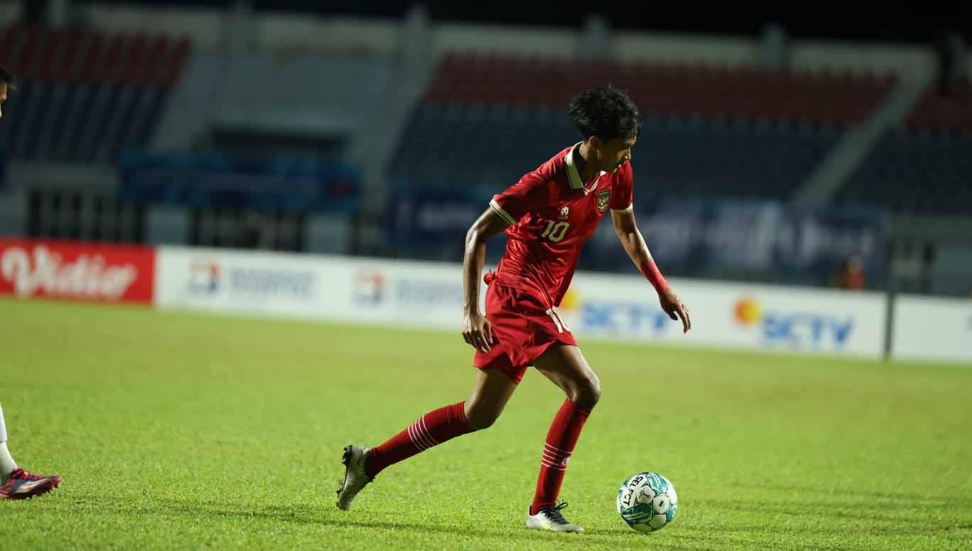 Aksi striker Timnas U-23, Muhammad Ragil menguasai bola pada laga final Piala AFF U-23 2023 melawan Vietam di Rayong Stadium, Thailand, Sabtu (26/08/23).