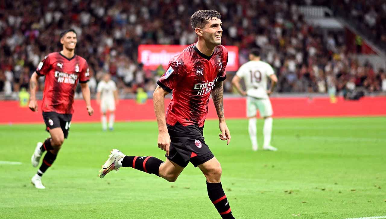 Selebrasi pemain AC Milan, Christian Pulisic usai mencetak gol pertama ke gawang Torino pada laga Liga Italia di Stadion Giuseppe Meazza (Milano). (Foto: REUTERS/Daniele Mascolo)