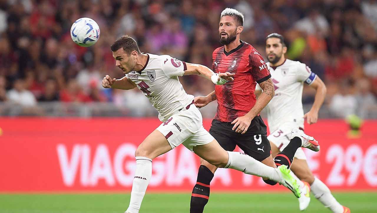 Pemain Torino Alessandro Buongiorno berebut bola dengan pemain AC Milan Olivier Giroud pada laga Liga Italia di Stadion Giuseppe Meazza (Milano). (Foto: REUTERS/Daniele Mascolo)