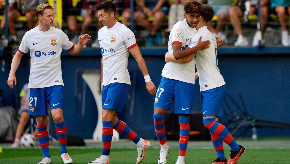 Pemain Barcelona: Frenkie de Jong, Robert Lewandowski, Lamine Yamal, dan Gavi merayakan gol di Liga Spanyol. (Foto: REUTERS/Pablo Morano) - INDOSPORT