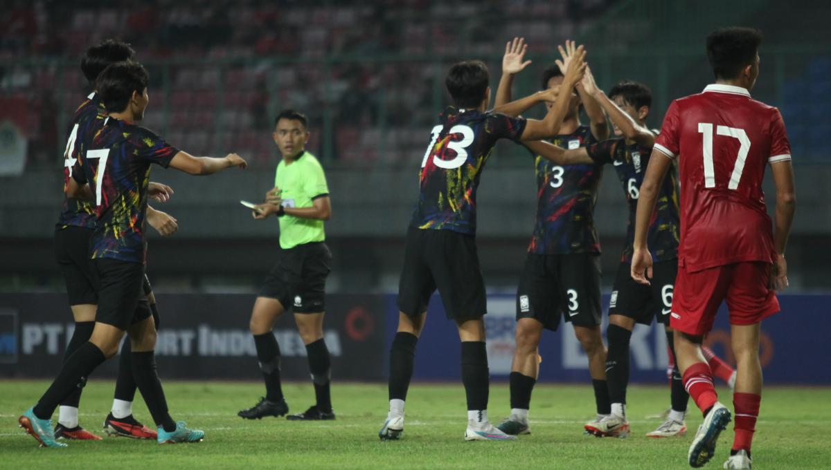 Selebrasi pemain Korea Selatan U-17 usai mencetak gol ke gawang Timnas Indonesia U-17 dalam laga uji coba di Stadion Patriot, Bekasi, Rabu (30/08/23).